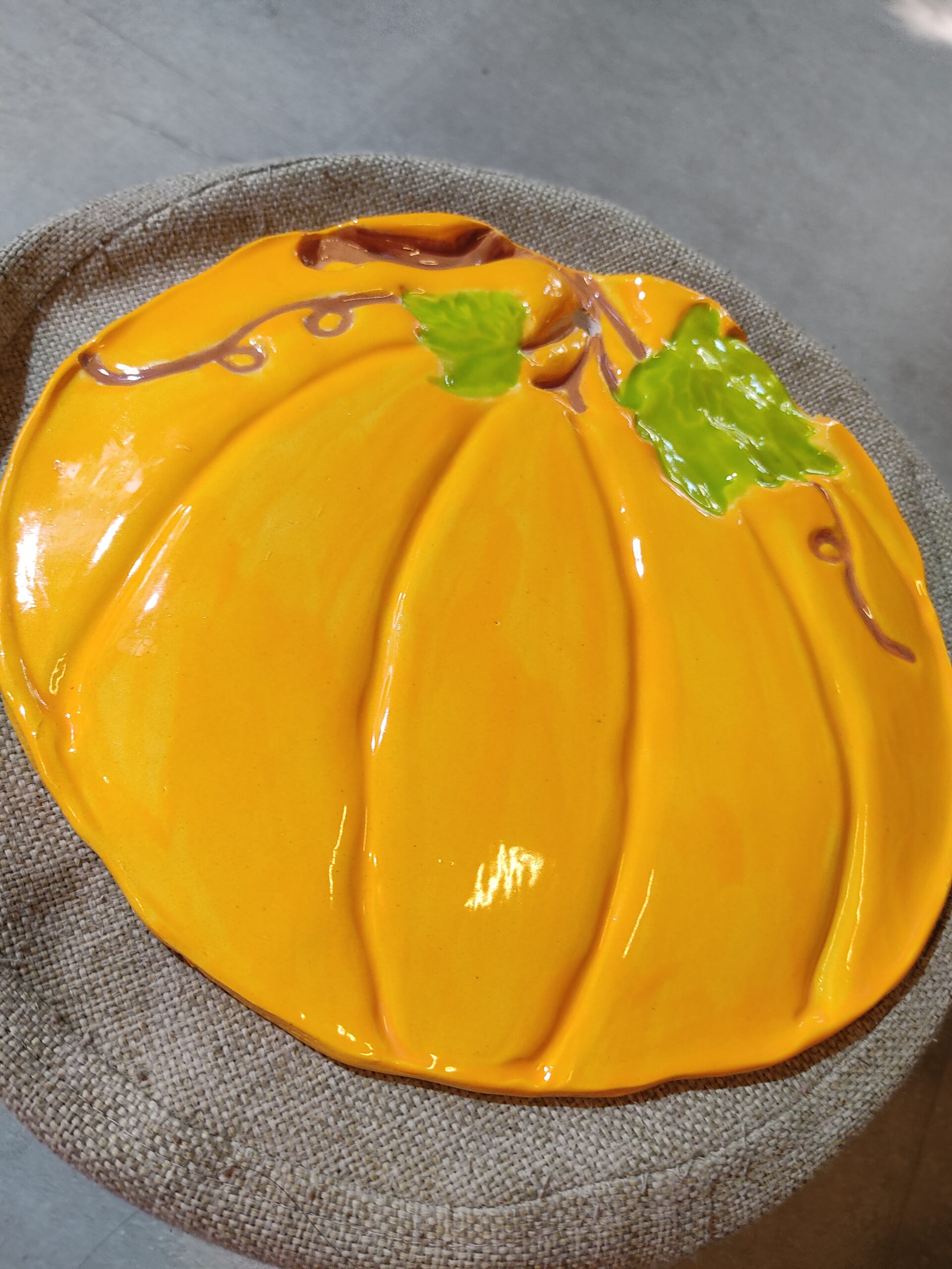 Pumpkin hanging plate