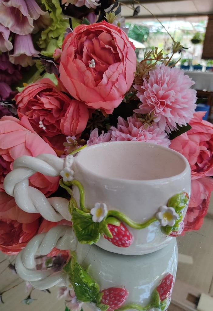 Strawberry cup with five strawberries(3d cup)