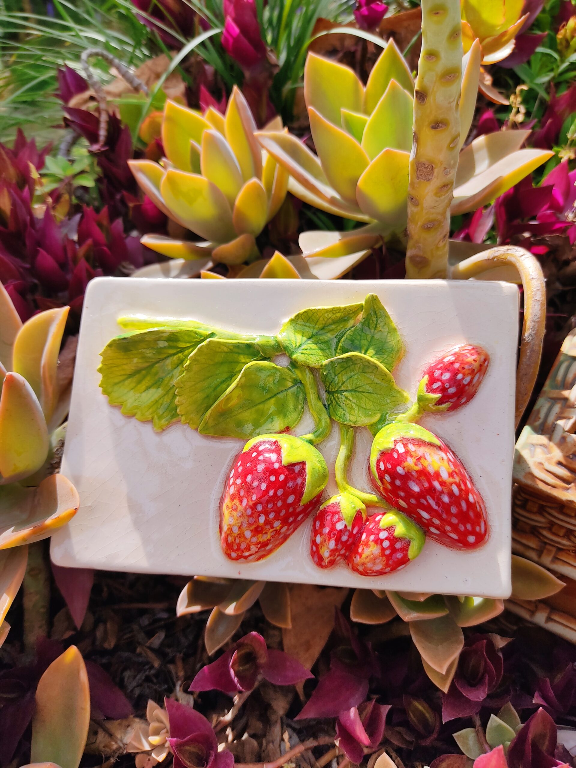 Strawberry Tile with (3d strawberries🍓)