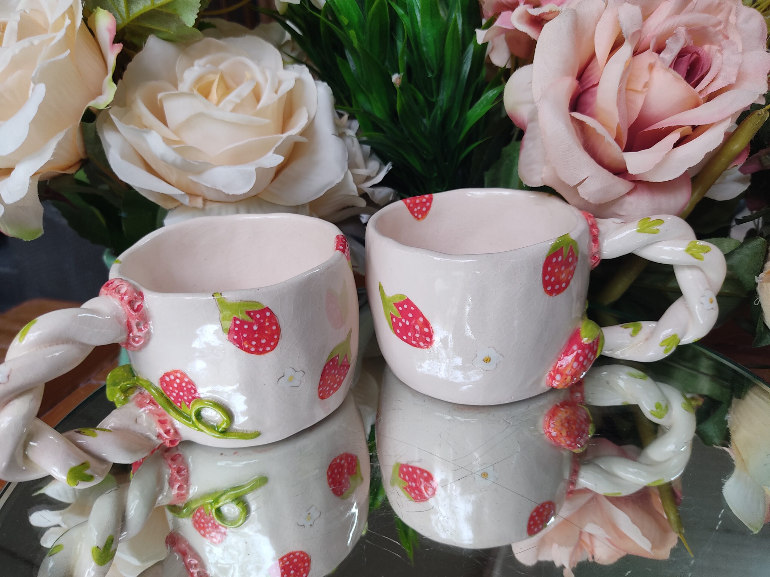Cup with one 3d strawberry