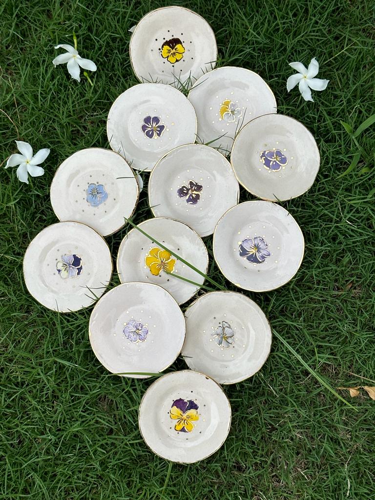 Small Pansy plates
