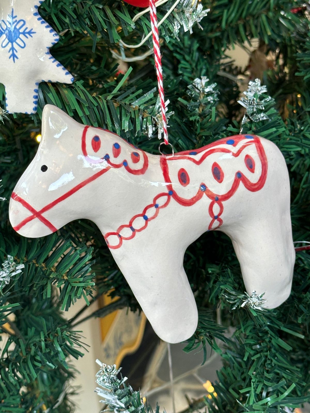 Horse hanging (white with blue dots and red border)