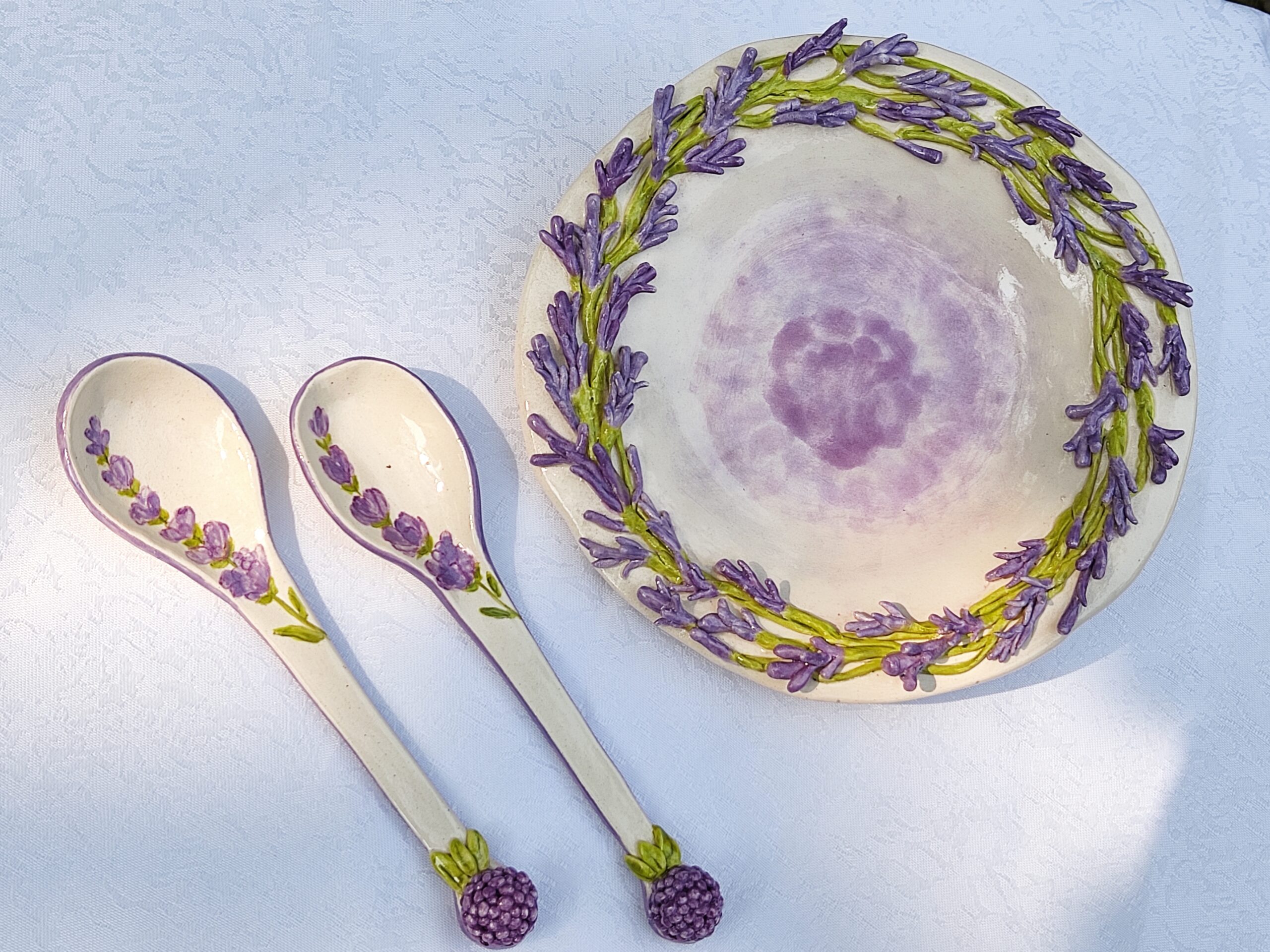 Lavender plate with two spoons