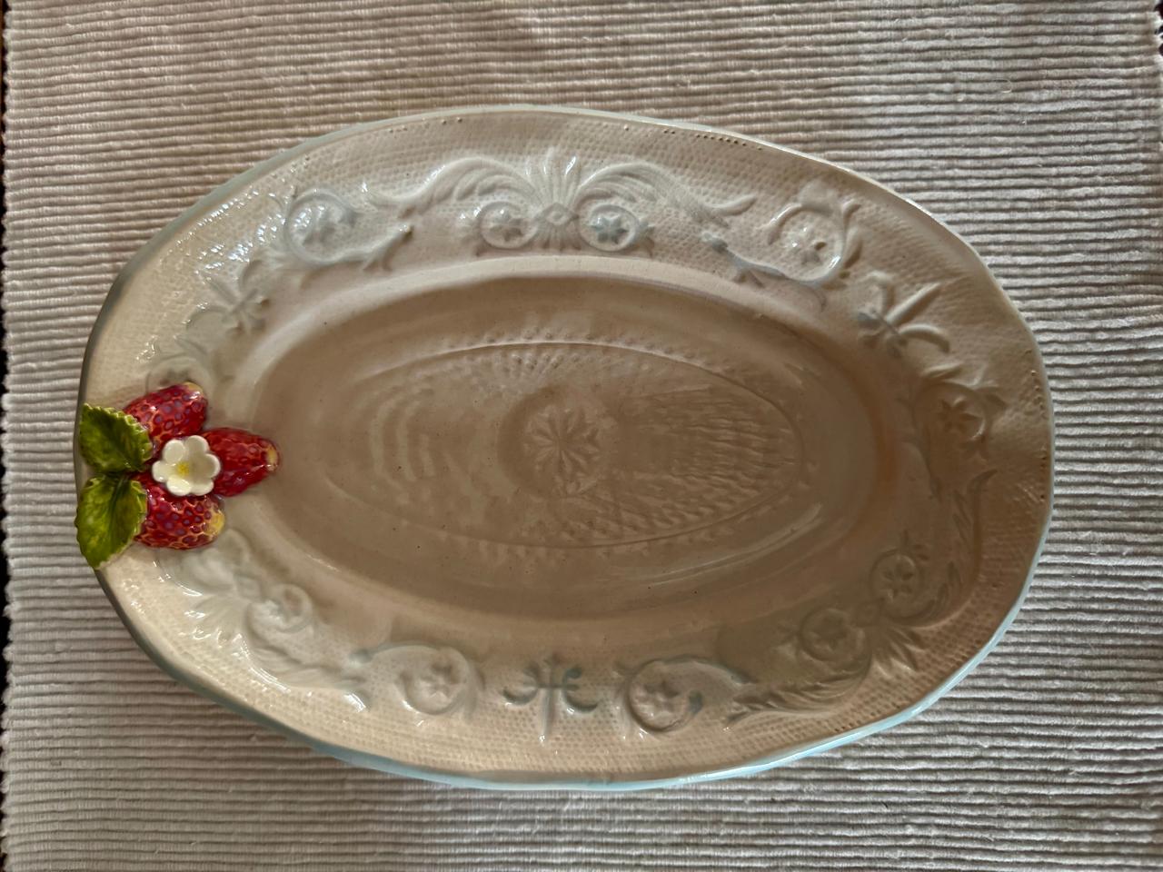 Oval strawberry platter