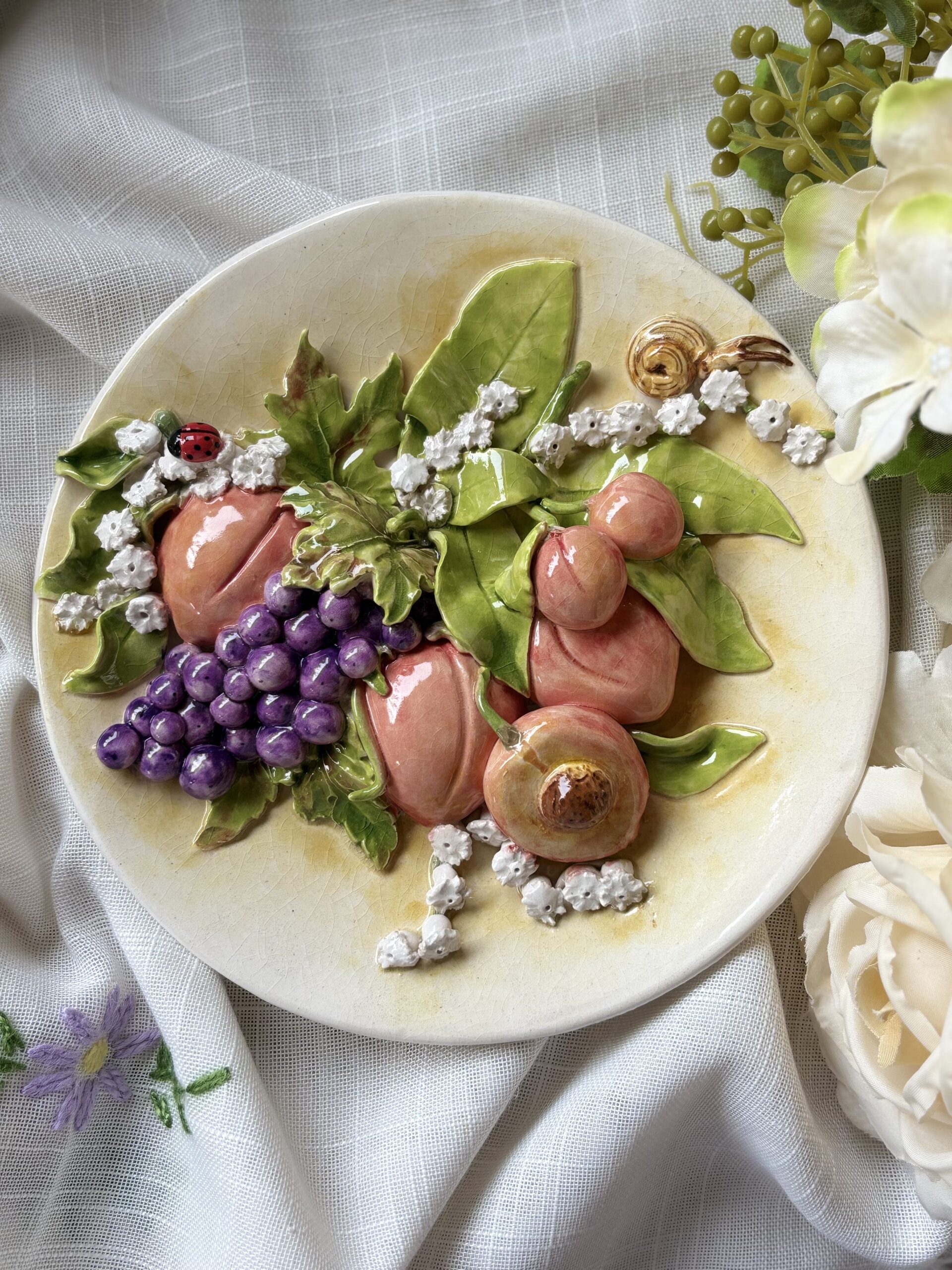 3D wall plate with peaches and grapes