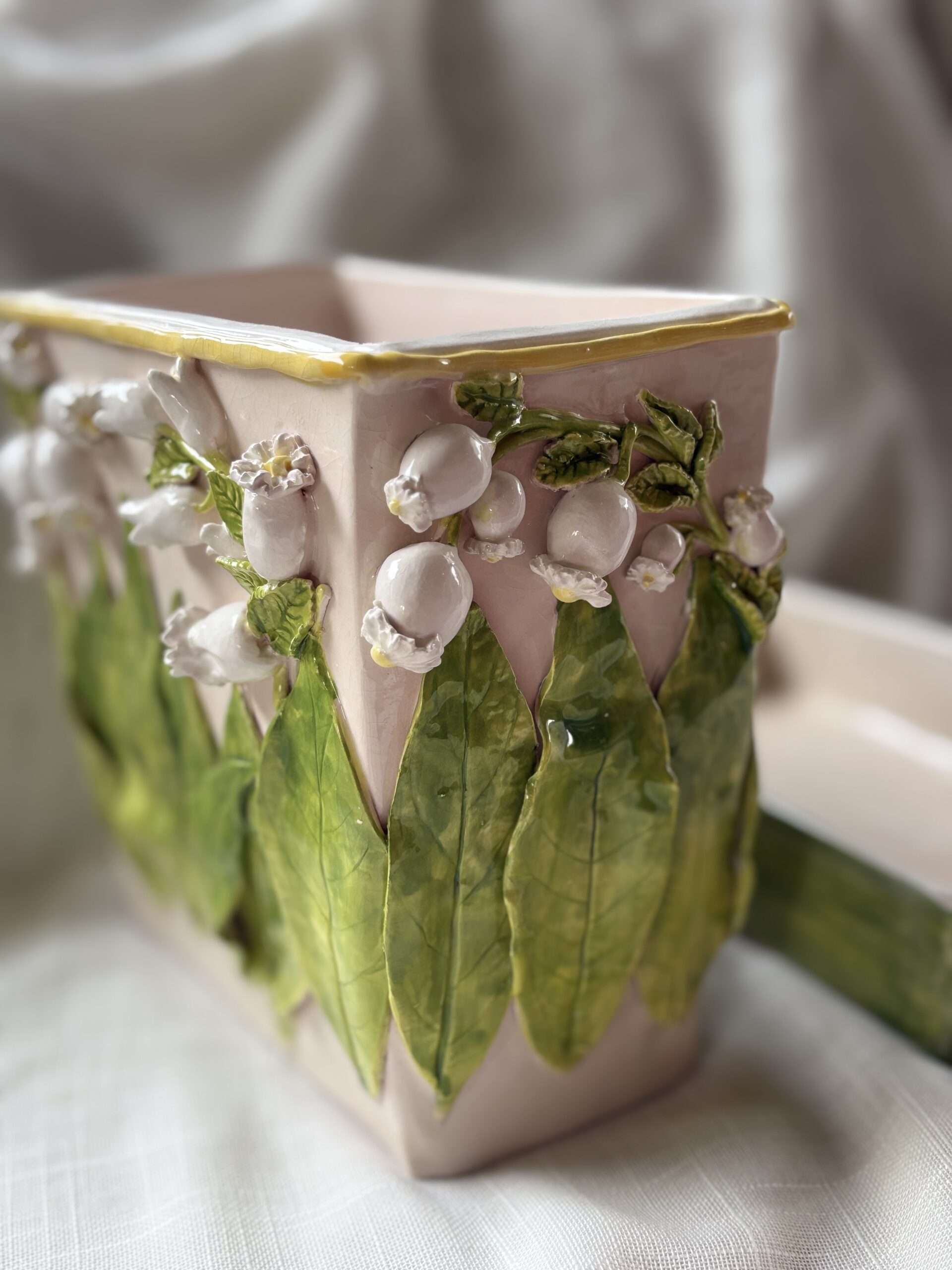 Lilly of the valley planter with base