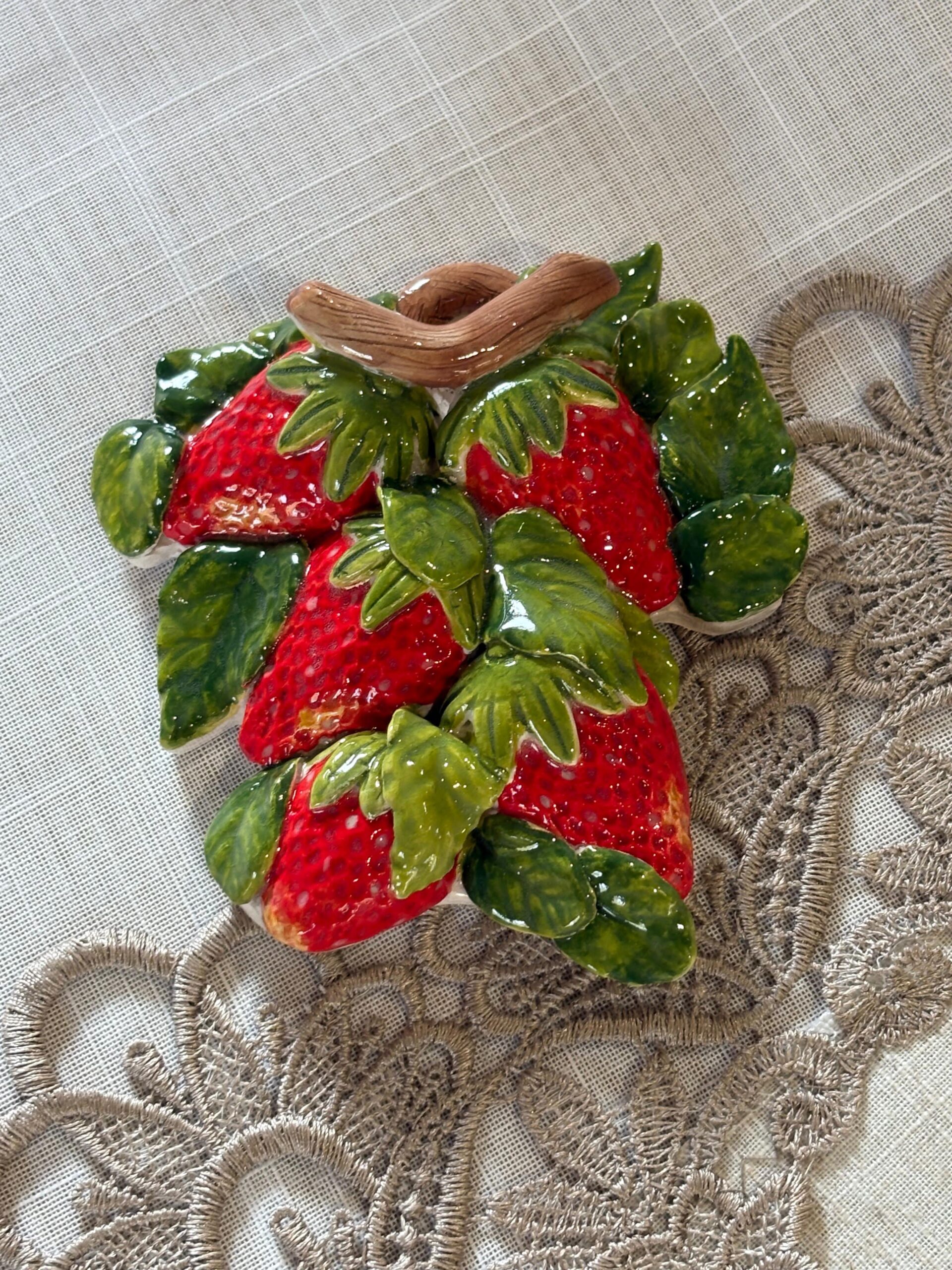 Strawberry 🍓 hanging