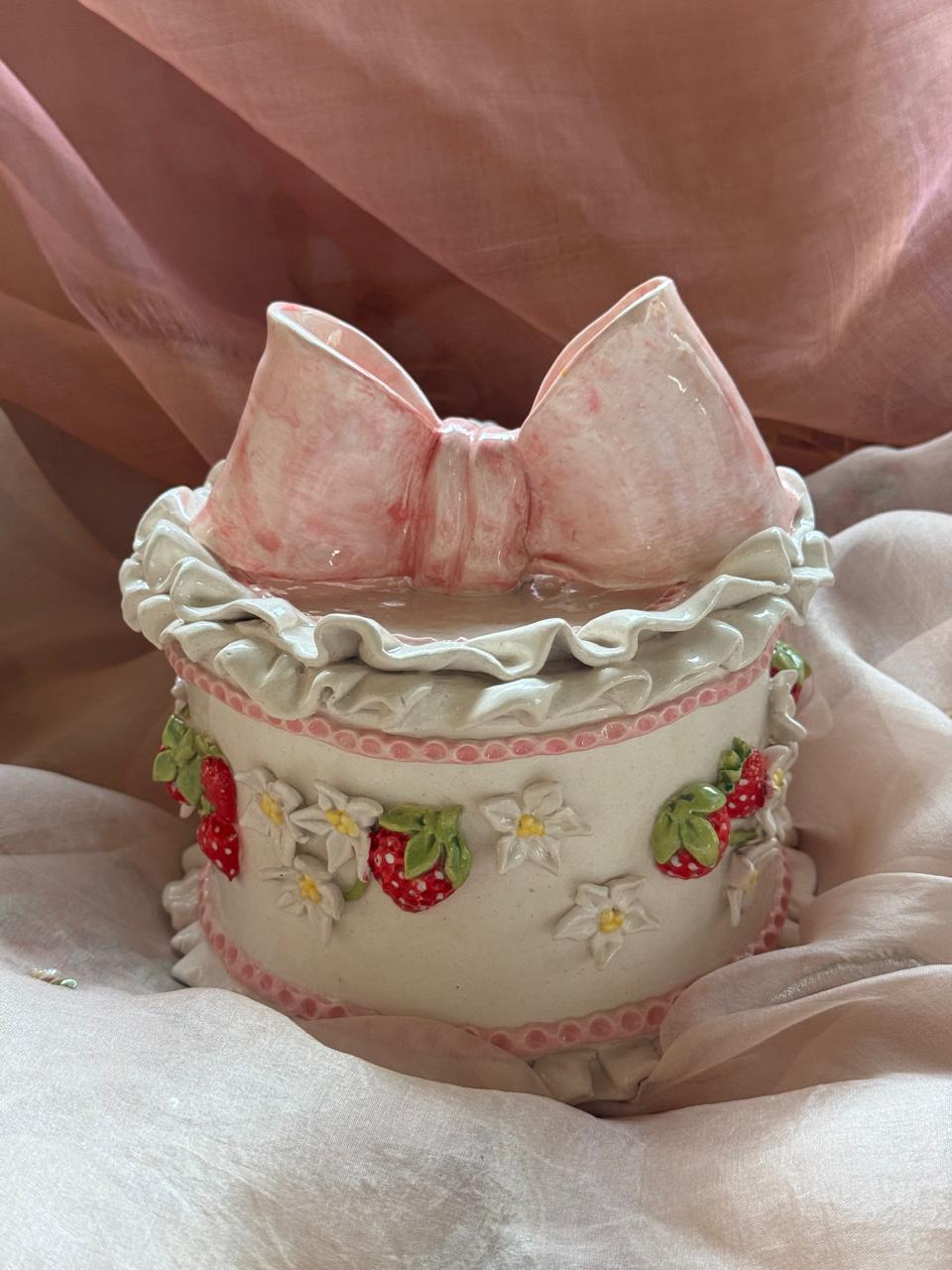 Strawberry 🍓 bow box