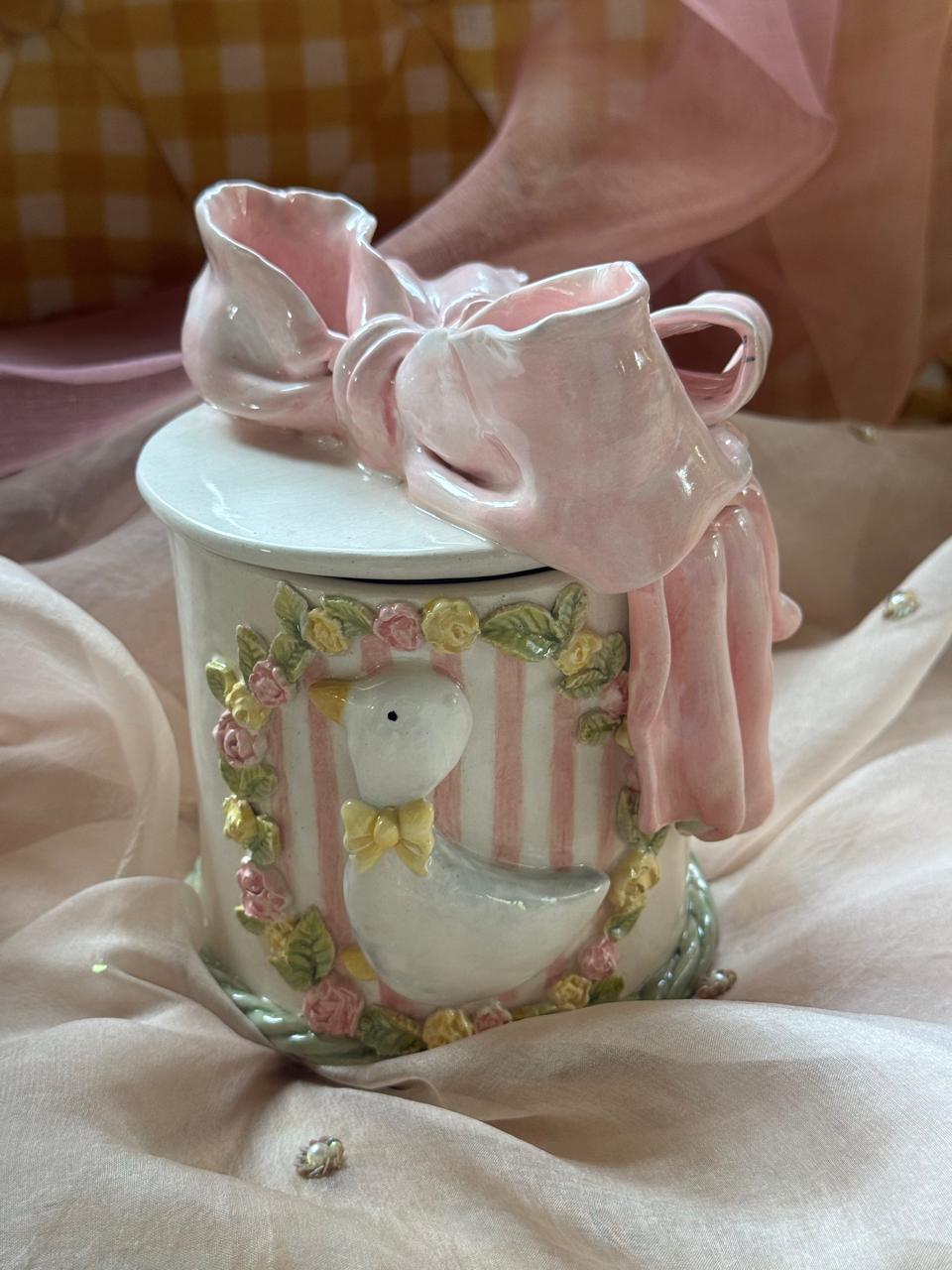 Duck pink bow box