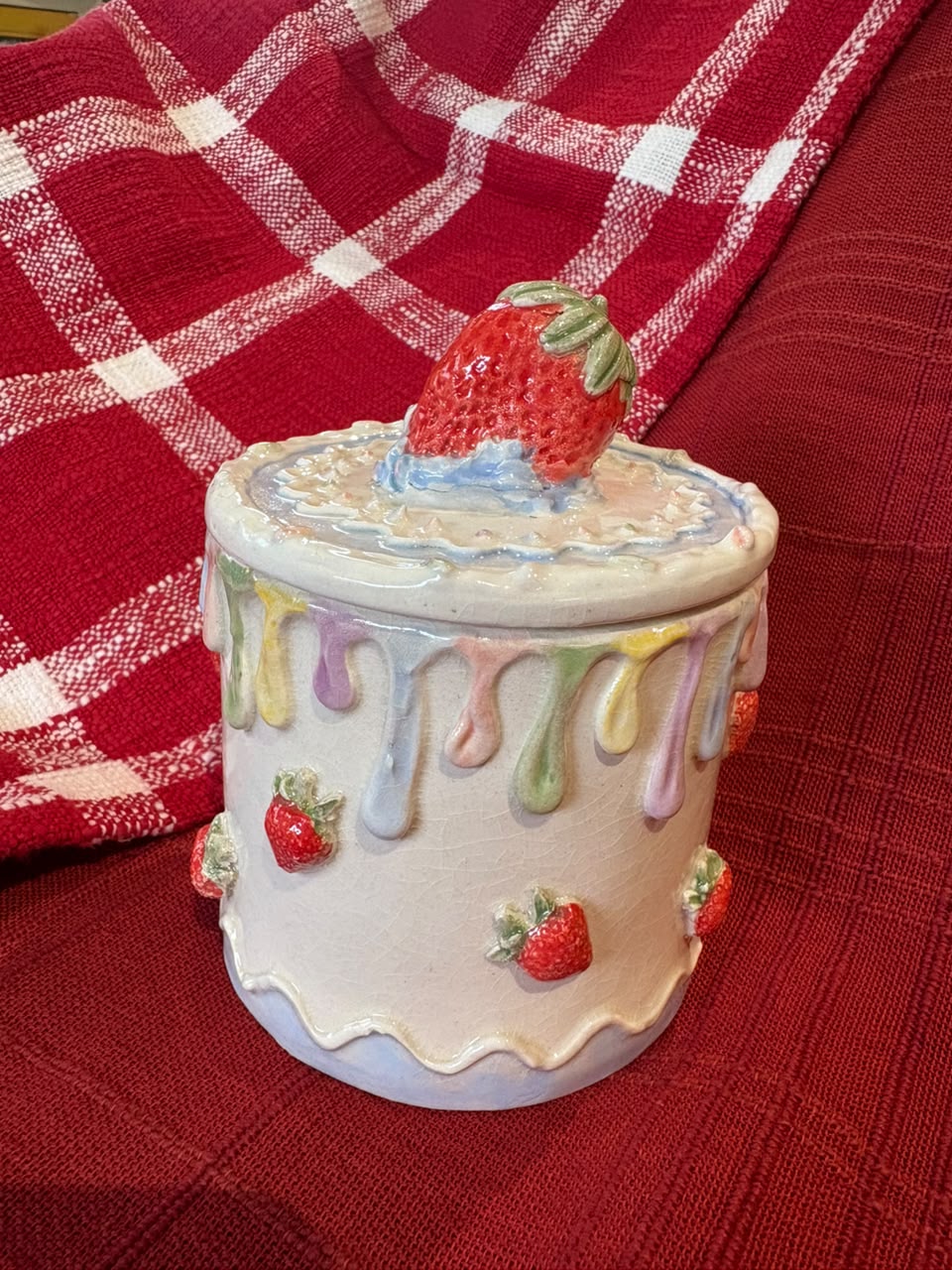 Strawberryš sprinkle jar